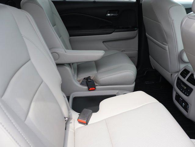 Photo of 2022 Modern Steel Metallic Honda Pilot