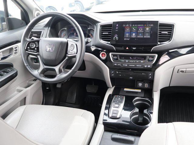 Photo of 2022 Modern Steel Metallic Honda Pilot
