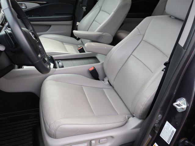Photo of 2022 Modern Steel Metallic Honda Pilot