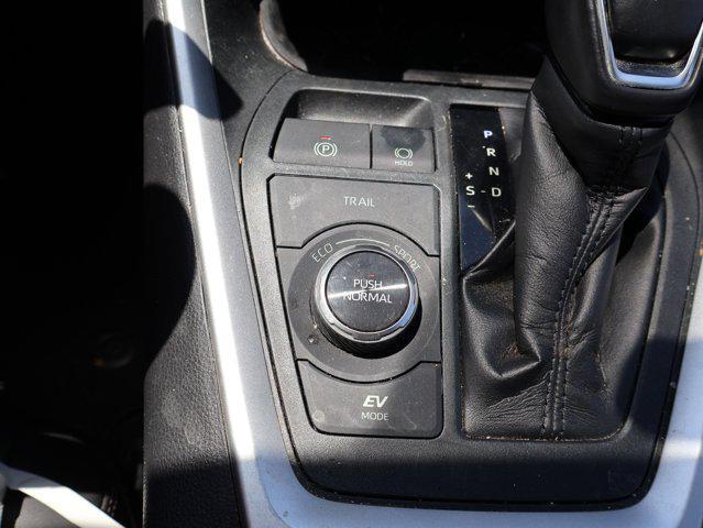 Photo of 2019 Blizzard Pearl Toyota RAV4 Hybrid