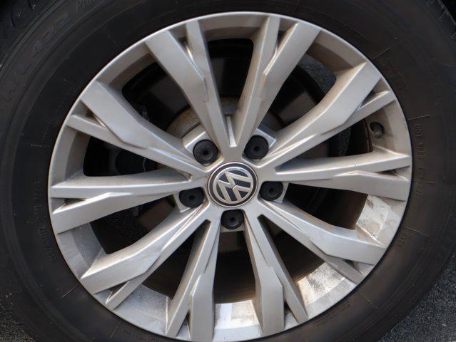 Photo of 2020 Deep Black Pearl Volkswagen Tiguan