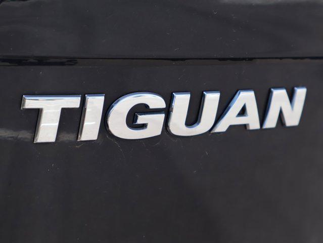 Photo of 2020 Deep Black Pearl Volkswagen Tiguan
