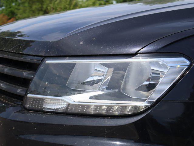 Photo of 2020 Deep Black Pearl Volkswagen Tiguan