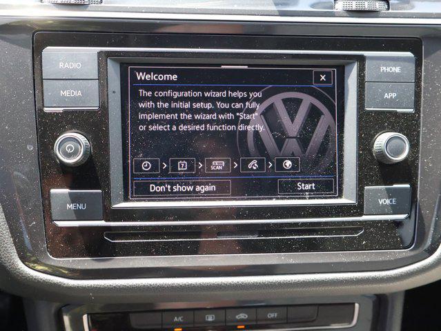 Photo of 2020 Deep Black Pearl Volkswagen Tiguan