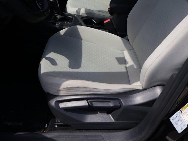 Photo of 2020 Deep Black Pearl Volkswagen Tiguan