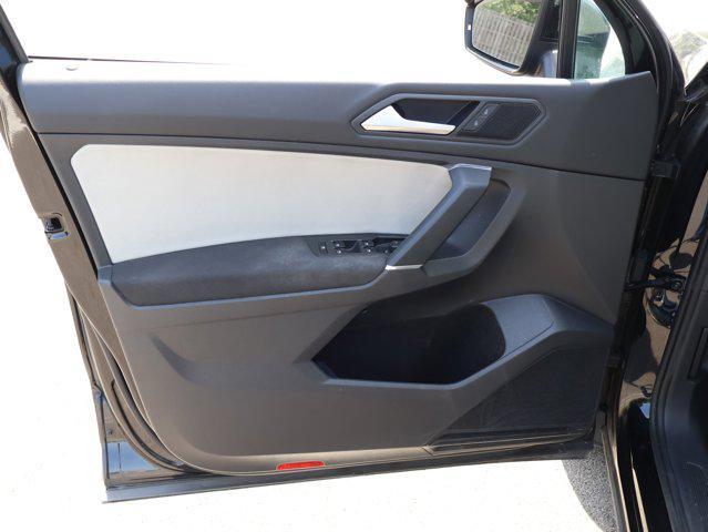 Photo of 2020 Deep Black Pearl Volkswagen Tiguan