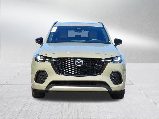 Photo of 2025 Zircon Sand Metallic Mazda CX-70