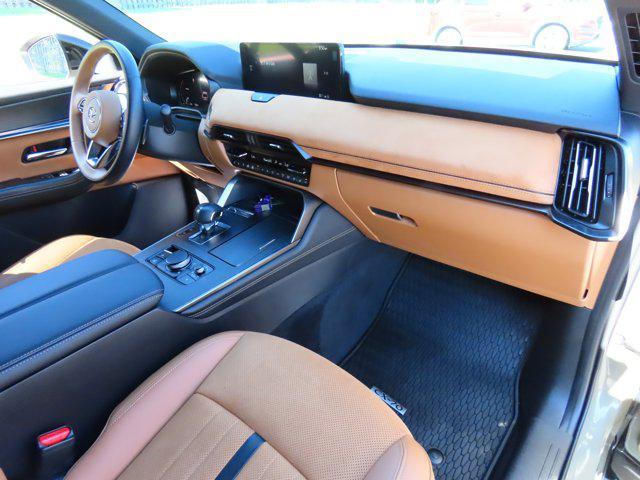 Photo of 2025 Zircon Sand Metallic Mazda CX-70