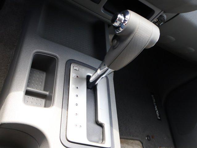 Photo of 2017 Glacier White Nissan Frontier
