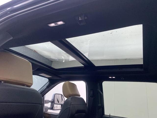 Photo of 2024 Agate Black Metallic Ford F-350
