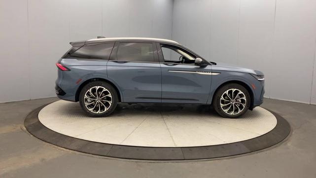Photo of 2025 Blue Lincoln Nautilus