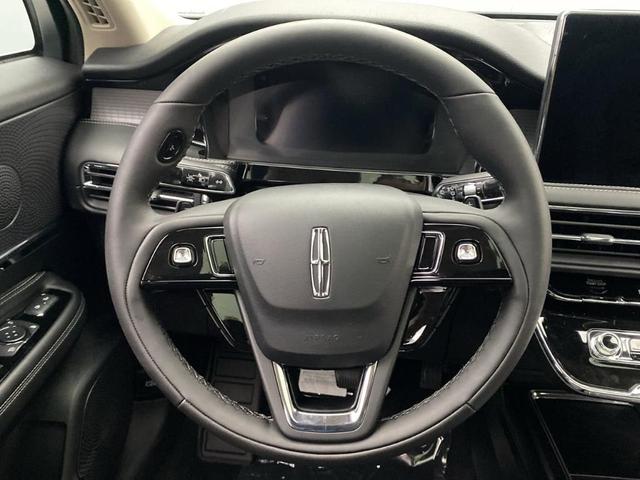 Photo of 2025 White Lincoln Corsair