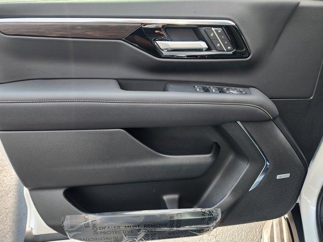 Photo of 2025 Iridescent Pearl Tricoat Chevrolet Tahoe