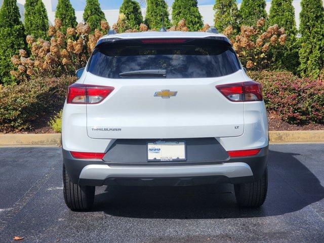 Photo of 2025 Summit White Chevrolet Trailblazer