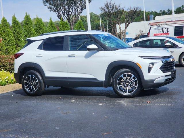 Photo of 2025 Summit White Chevrolet Trailblazer