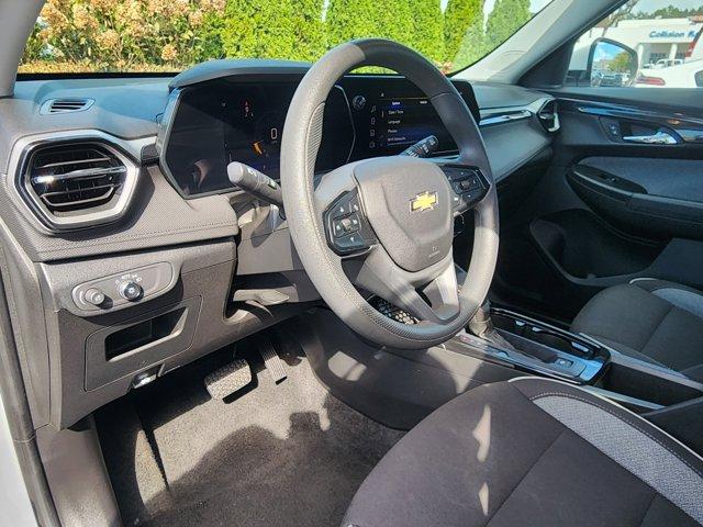 Photo of 2025 Summit White Chevrolet Trailblazer