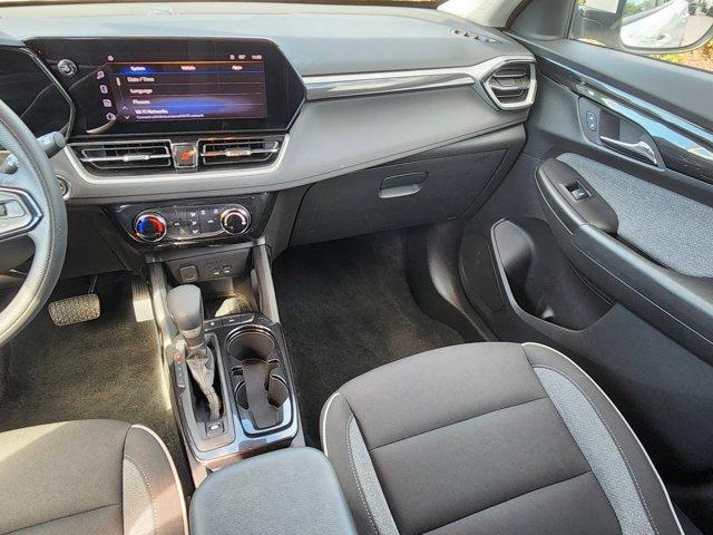 Photo of 2025 Summit White Chevrolet Trailblazer
