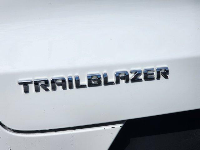 Photo of 2025 Summit White Chevrolet Trailblazer