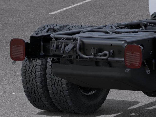 Photo of 2025 Summit White Chevrolet Silverado 3500