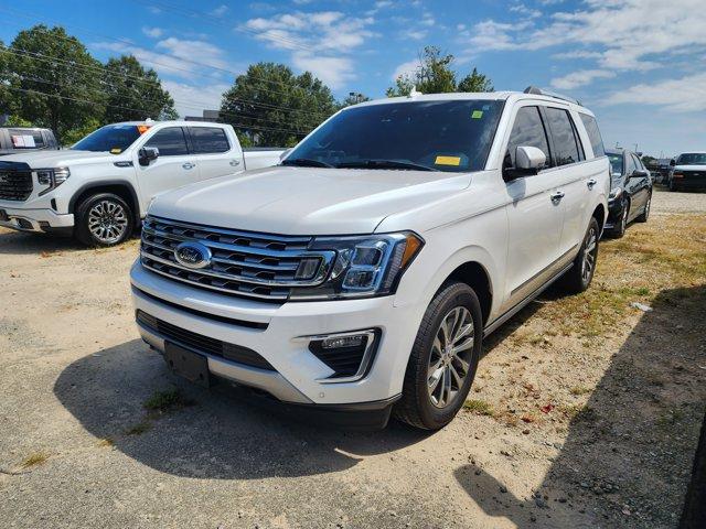Photo of 2018 White Platinum Metallic Tri-Coat Ford Expedition