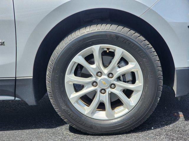 Photo of 2018 Silver Ice Metallic Chevrolet Equinox
