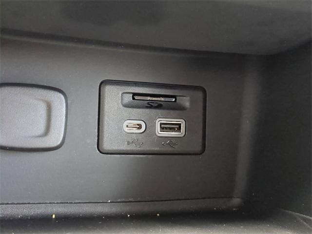 Photo of 2021 White Frost Tricoat GMC Acadia