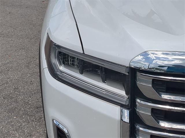 Photo of 2021 White Frost Tricoat GMC Acadia