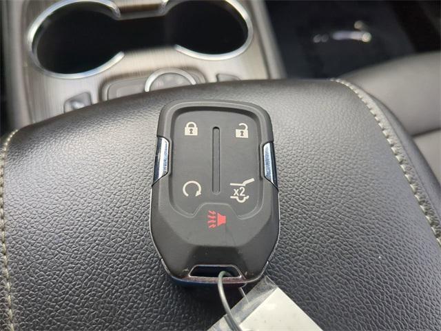 Photo of 2021 White Frost Tricoat GMC Acadia