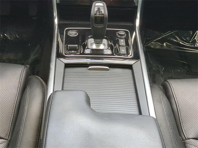 Photo of 2020 Fuji White Jaguar XE