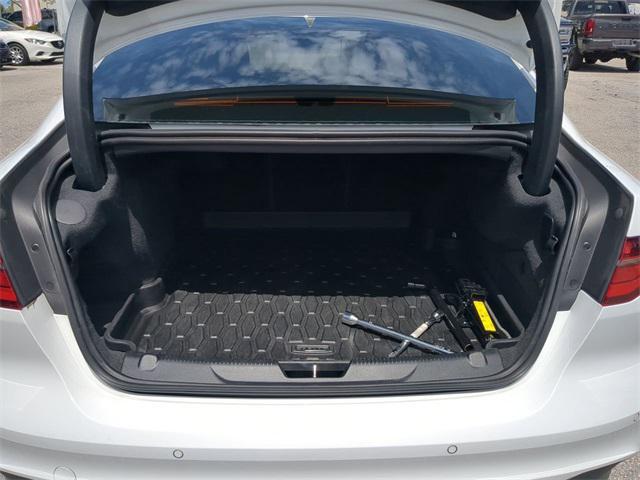 Photo of 2020 Fuji White Jaguar XE