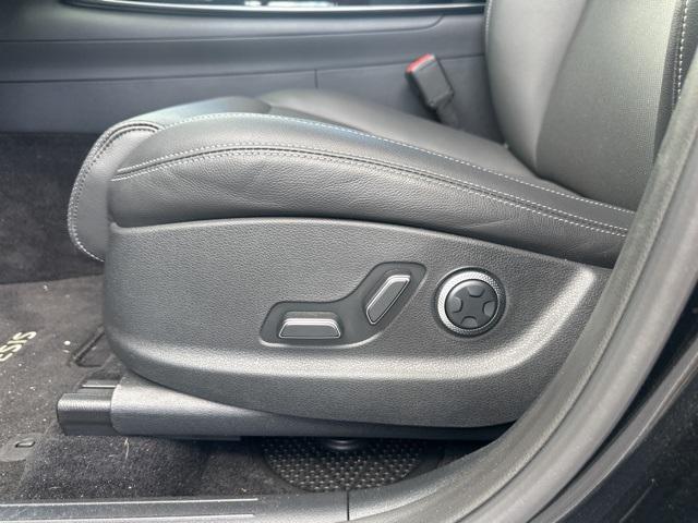 Photo of 2025 Vik Black Genesis GV70