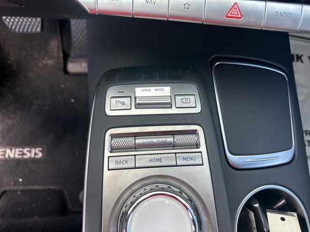 Photo of 2025 Vik Black Genesis GV70