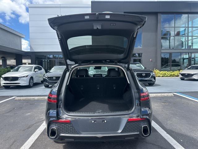 Photo of 2025 Vik Black Genesis GV70