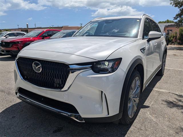 Photo of 2025 Rhodium White Premium Mazda CX-90