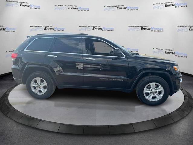 Photo of 2017 black Jeep Grand Cherokee