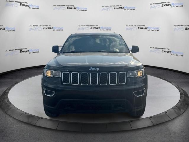 Photo of 2017 black Jeep Grand Cherokee