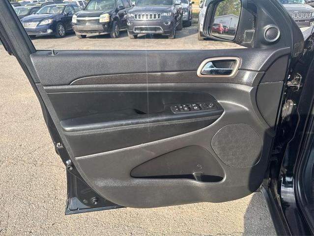 Photo of 2017 black Jeep Grand Cherokee