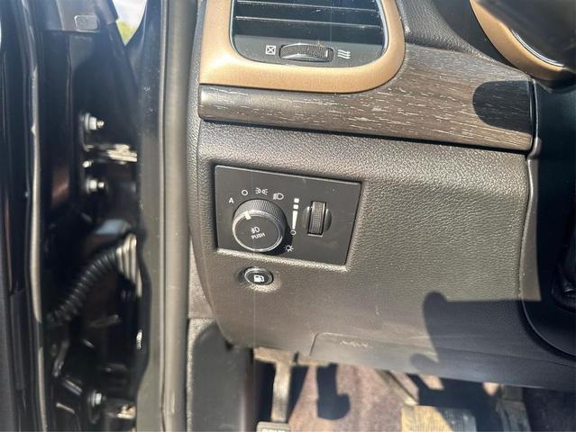 Photo of 2017 black Jeep Grand Cherokee