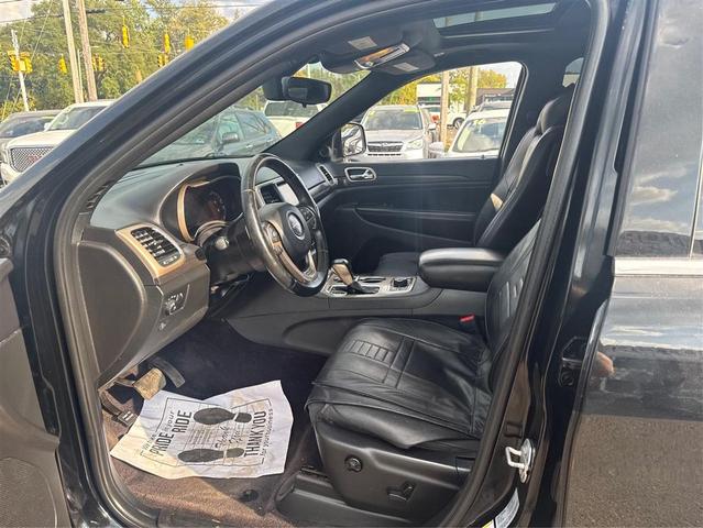 Photo of 2017 black Jeep Grand Cherokee