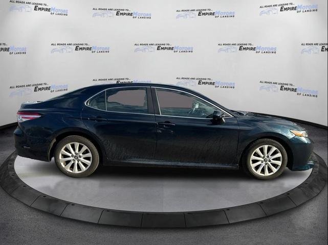 Photo of 2019 black Toyota Camry