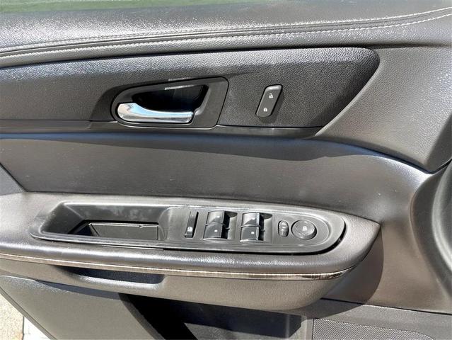 Photo of 2015 White GMC Acadia