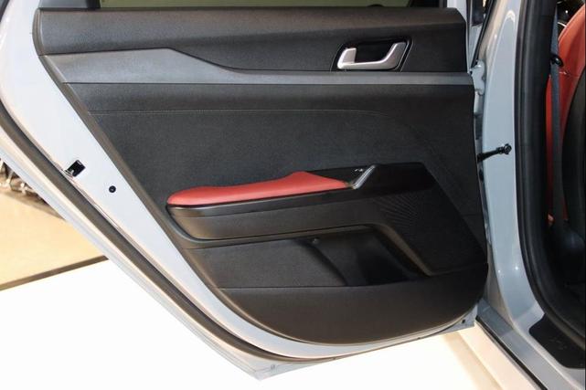Photo of 2023 Wolf Gray Kia K5