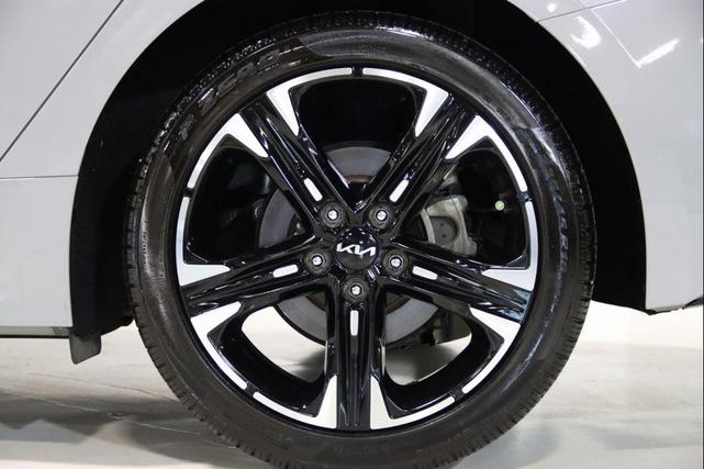 Photo of 2023 Wolf Gray Kia K5