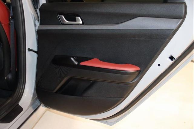 Photo of 2023 Wolf Gray Kia K5