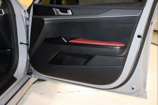 Photo of 2023 Wolf Gray Kia K5