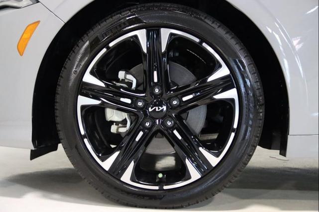 Photo of 2023 Wolf Gray Kia K5