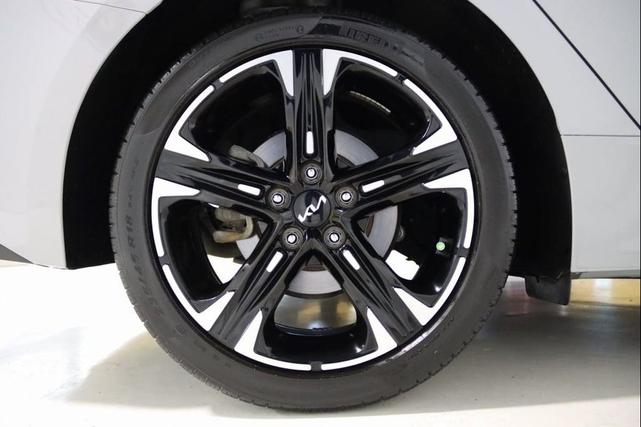 Photo of 2023 Wolf Gray Kia K5