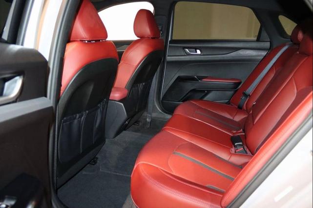 Photo of 2023 Wolf Gray Kia K5