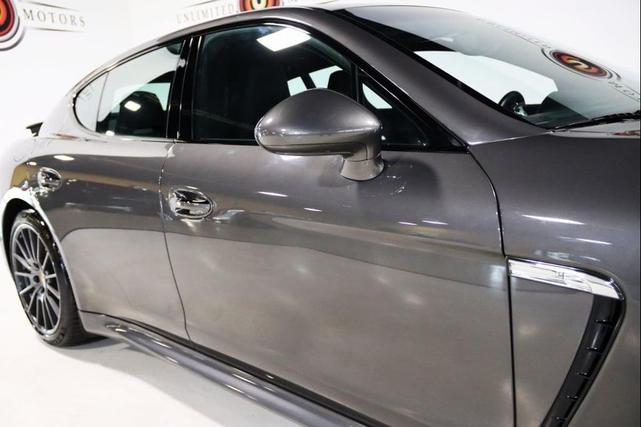 Photo of 2013 Agate Gray Metallic Porsche Panamera