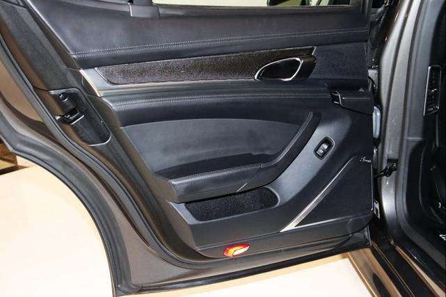 Photo of 2013 Agate Gray Metallic Porsche Panamera